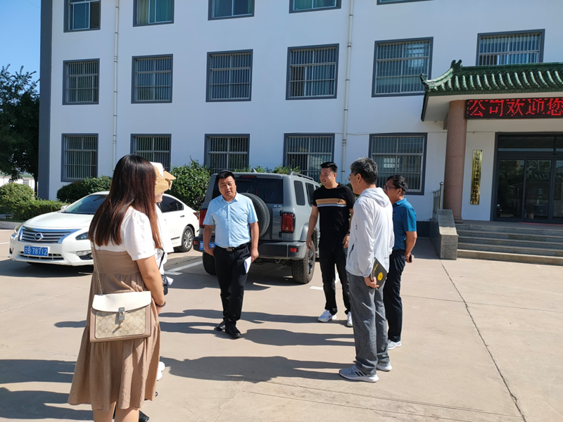 石嘴山市投資促進局副局長李剛一行蒞臨寧夏興康恒潤農(nóng)業(yè)科技發(fā)展有限公司實地調(diào)研