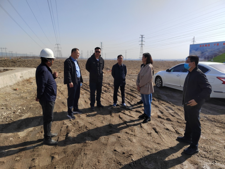 石嘴山市科技局黨組書記、局長周福禎，惠農(nóng)區(qū)委常委、組織部部長杜春紅到興康恒潤調(diào)研