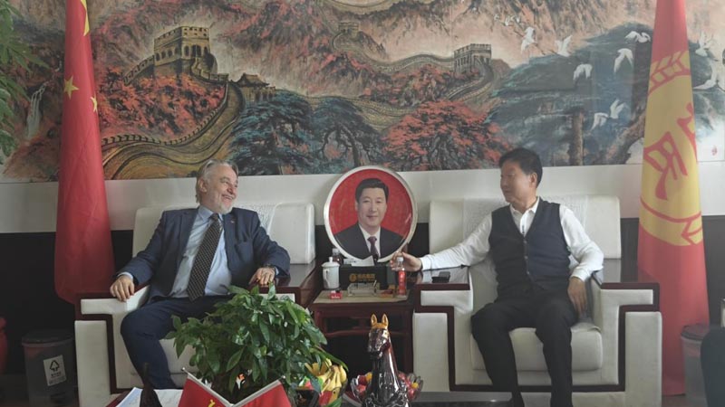 聚焦雙邊貿(mào)易發(fā)展  共探企業(yè)合作新機遇 ——北馬其頓大使攜企業(yè)代表蒞臨岳氏集團